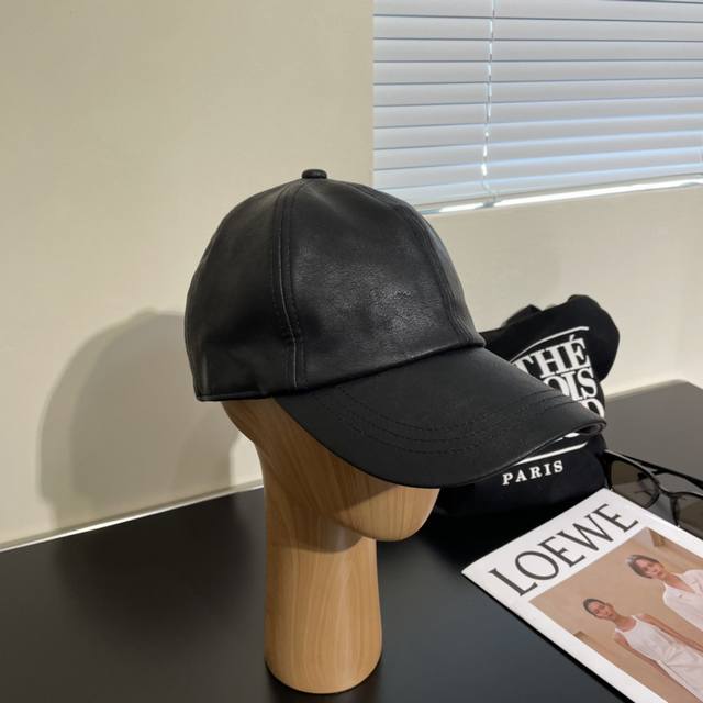 普拉达 Prada新款专柜同步皮质棒球帽新款上架 超好搭配 赶紧入手吧